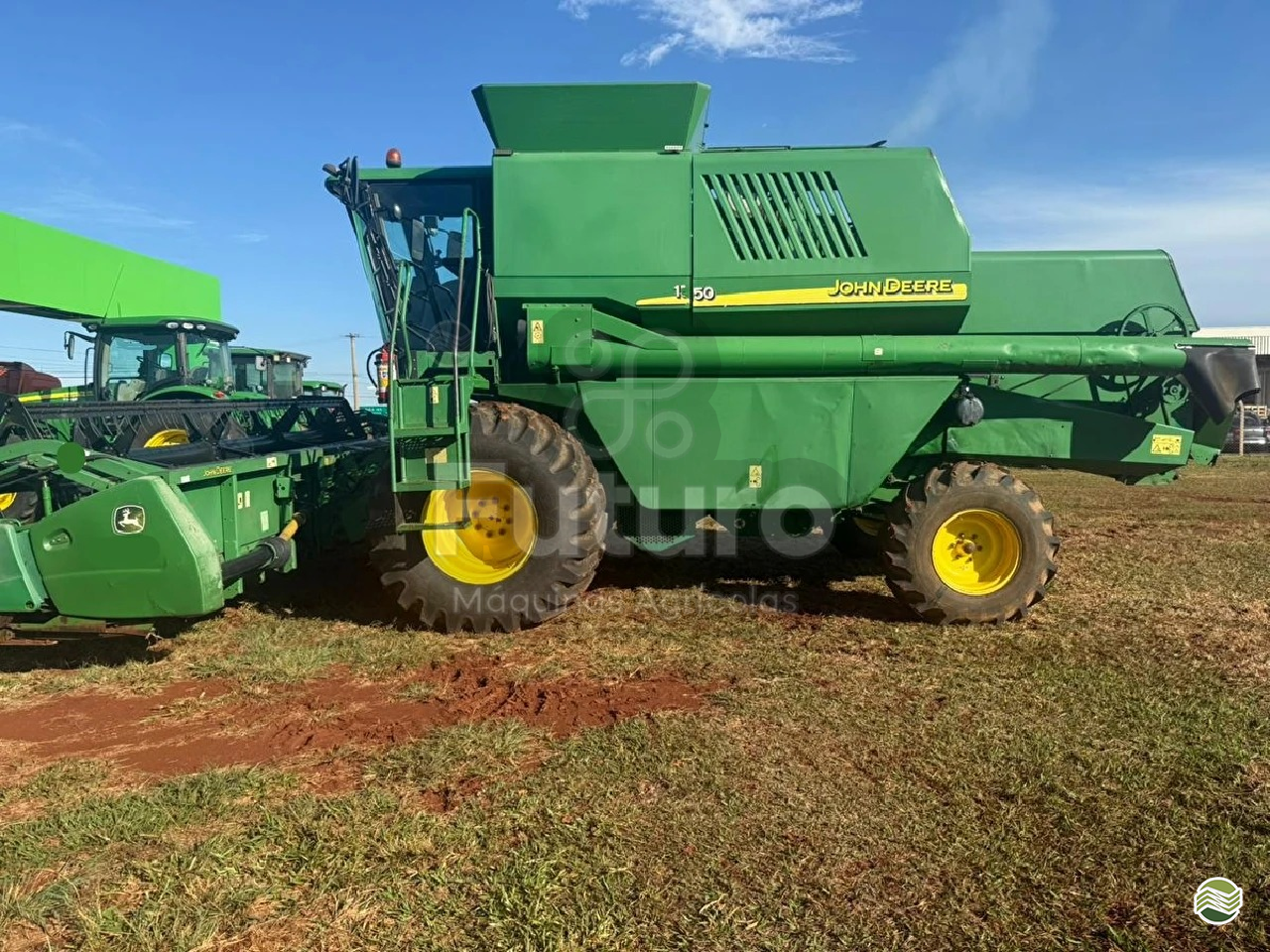 COLHEITADEIRA JOHN DEERE JOHN DEERE 1550 Futuro Máquinas ITAJAI SANTA CATARINA SC